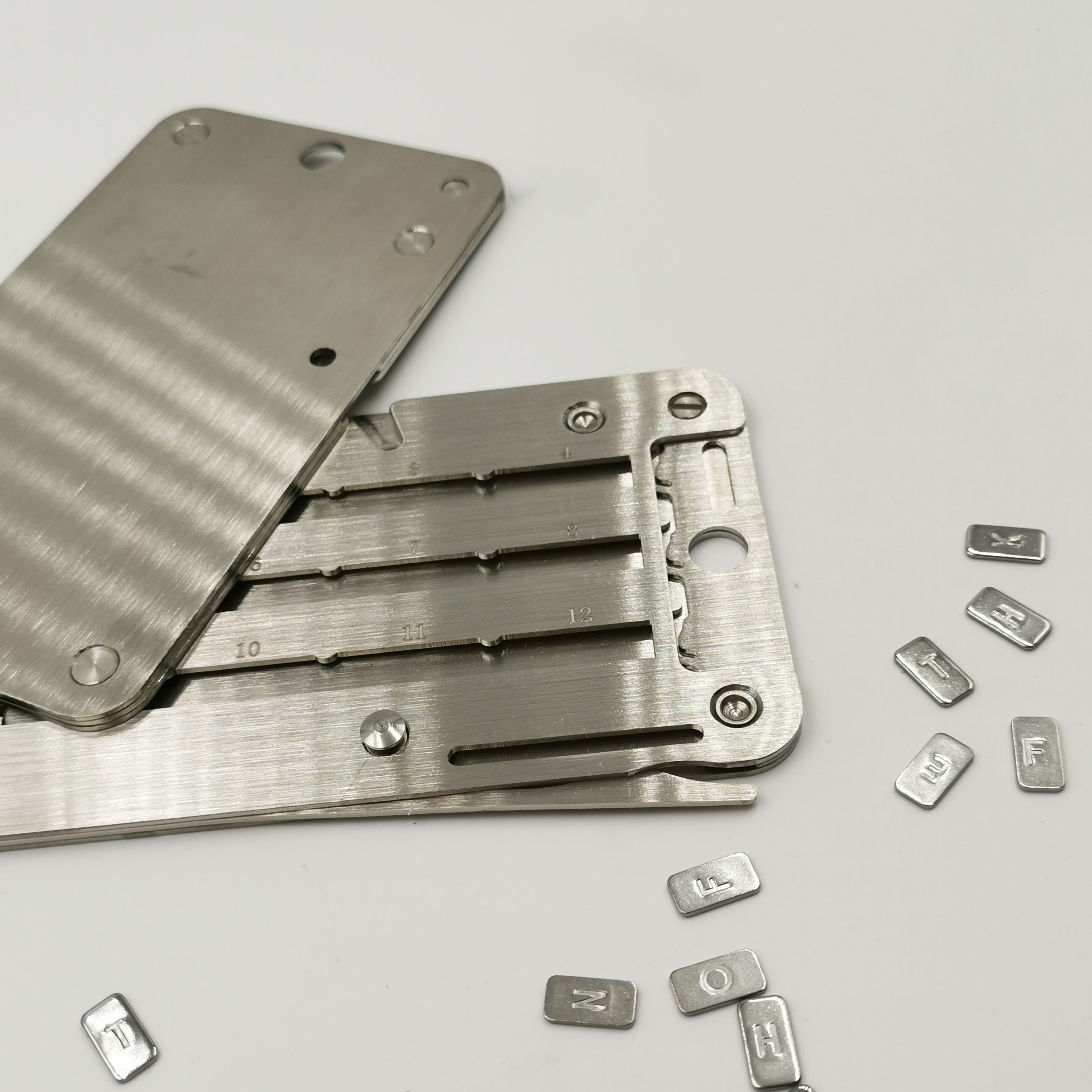 為什么手板模型加工選擇深圳廠家好